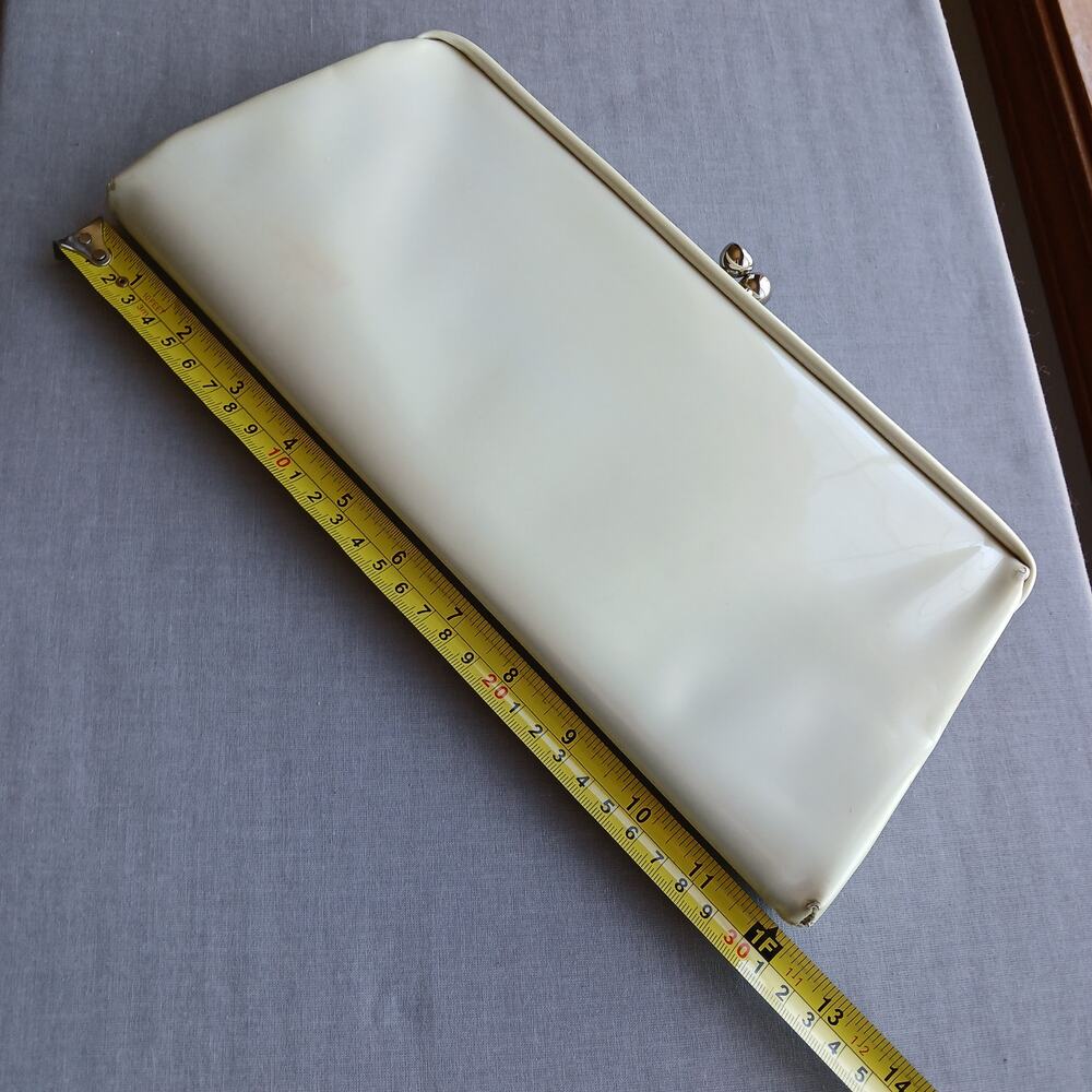 Cream Clutch Purse Bag Vintage 1960s 12"x5"x1" snap closure vinyl red interior - Picture 12 of 16